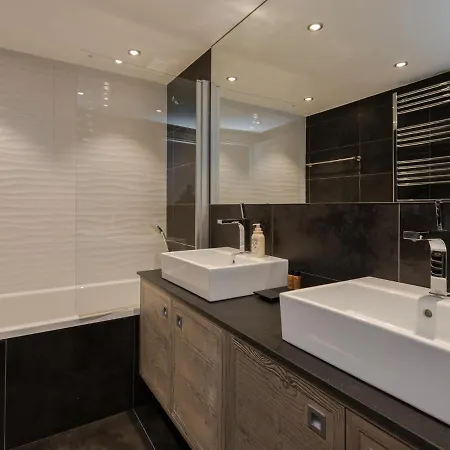 Hotel Victoria By Skinetworks 4*